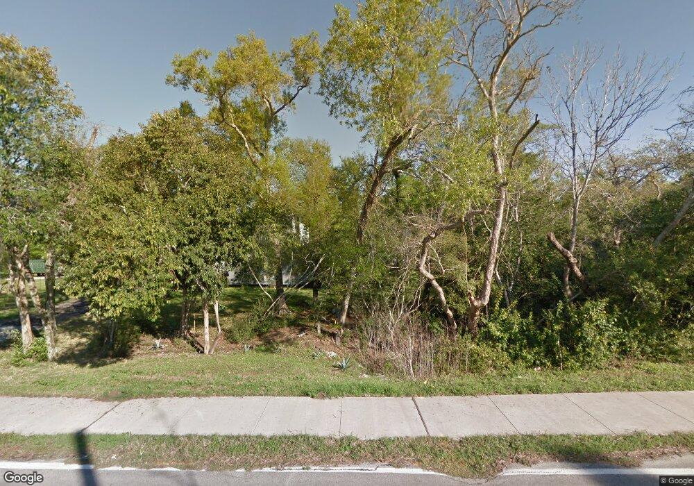 1745 E E St S, Alvin, TX 77511 - photo 1