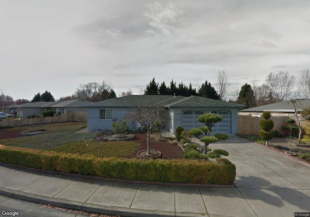 1220 Far West Ave, Central Point, OR 97502 - photo 1