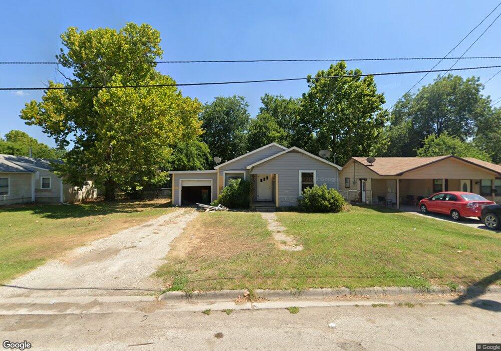 1518 E Tennie St, Gainesville, TX 76240 - photo 1