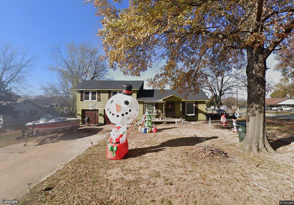 1011 N 6th St, Henryetta, OK 74437 - photo 1