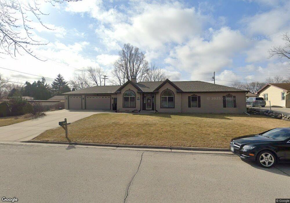 1711 Manitowoc Ave, South Milwaukee, WI 53172 - photo 1