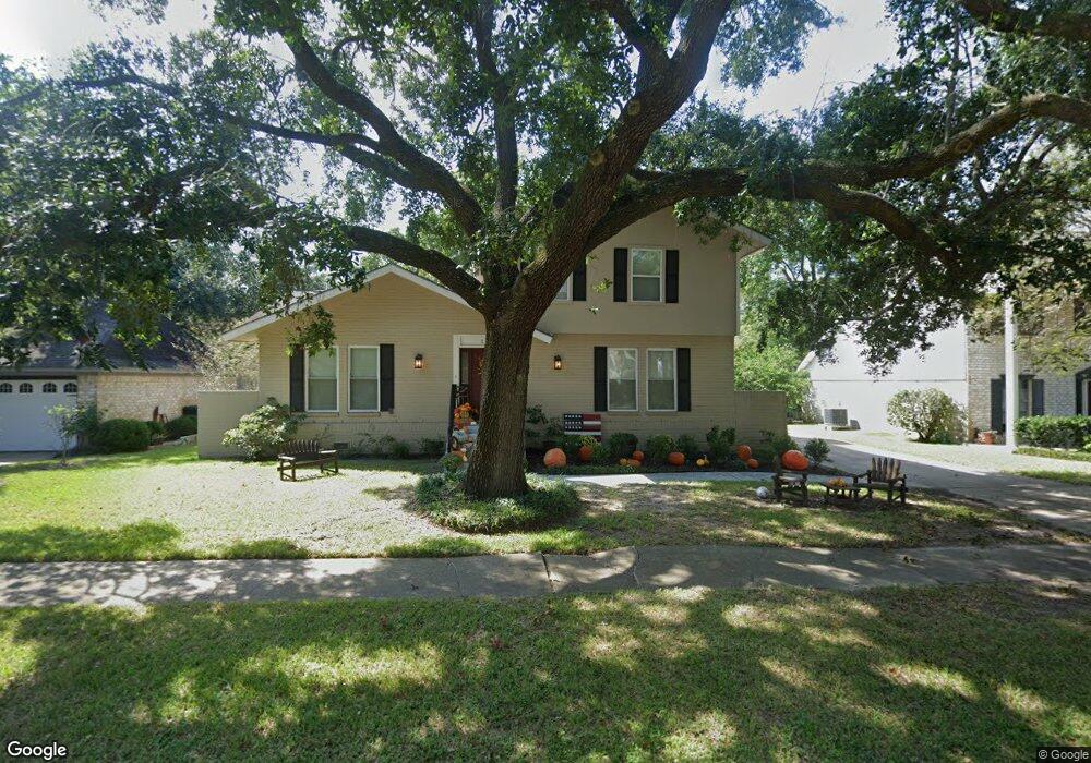 124 Saint Andrews Dr, Friendswood, TX 77546 - photo 1