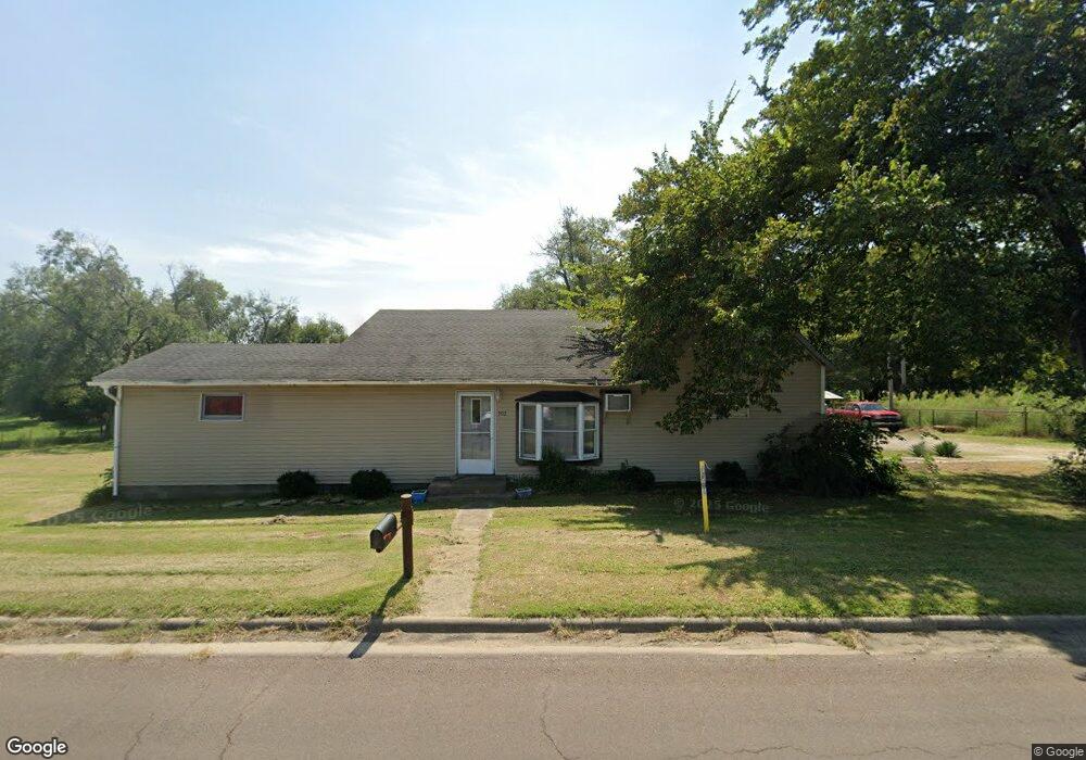 902 E Mary St, Yates Center, KS 66783 - photo 1