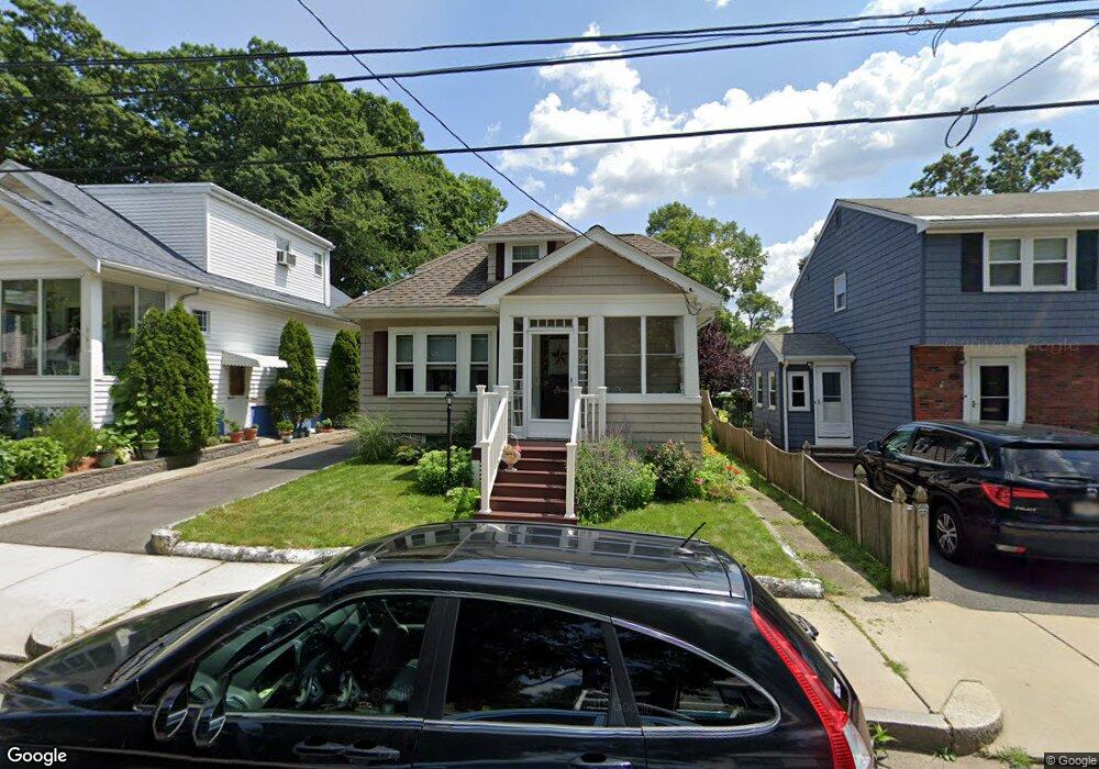 20 Bertson Ave, West Roxbury, MA 02132 - photo 1