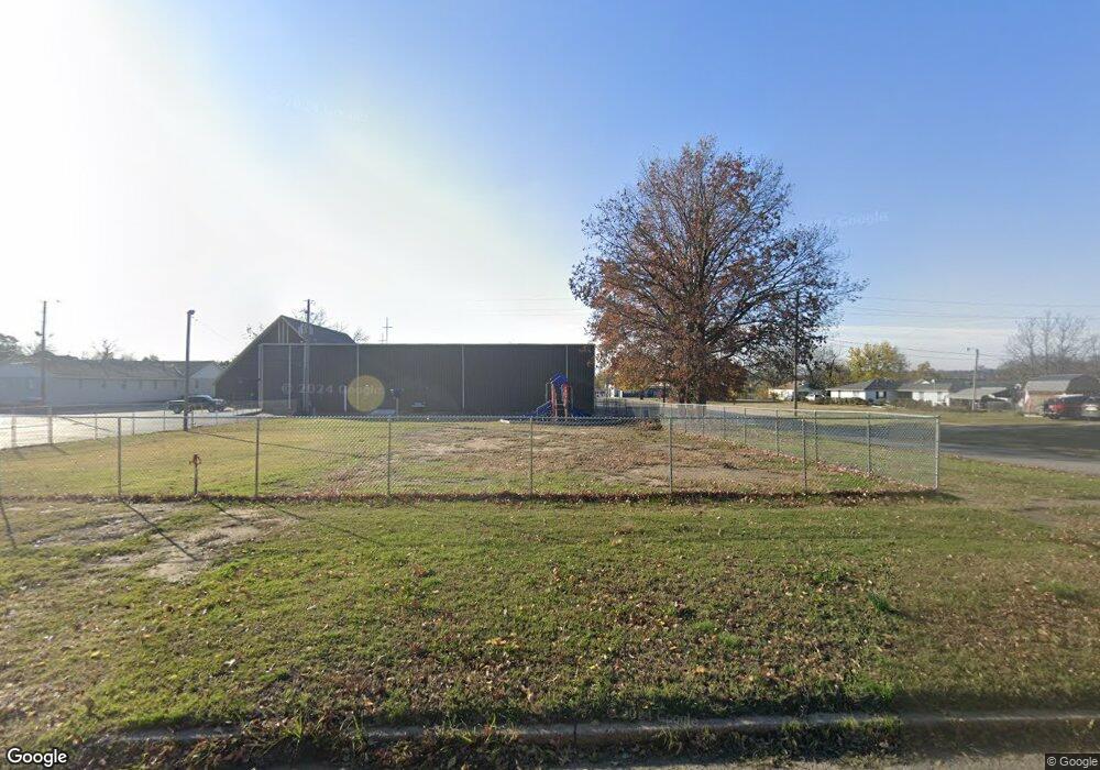 711 W Division St, Henryetta, OK 74437 - photo 1