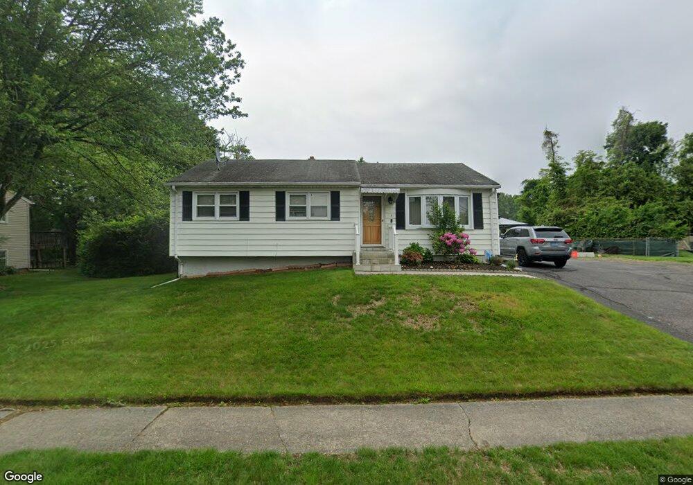 8 Meadowbrook Rd, West Haven, CT 06516 - photo 1