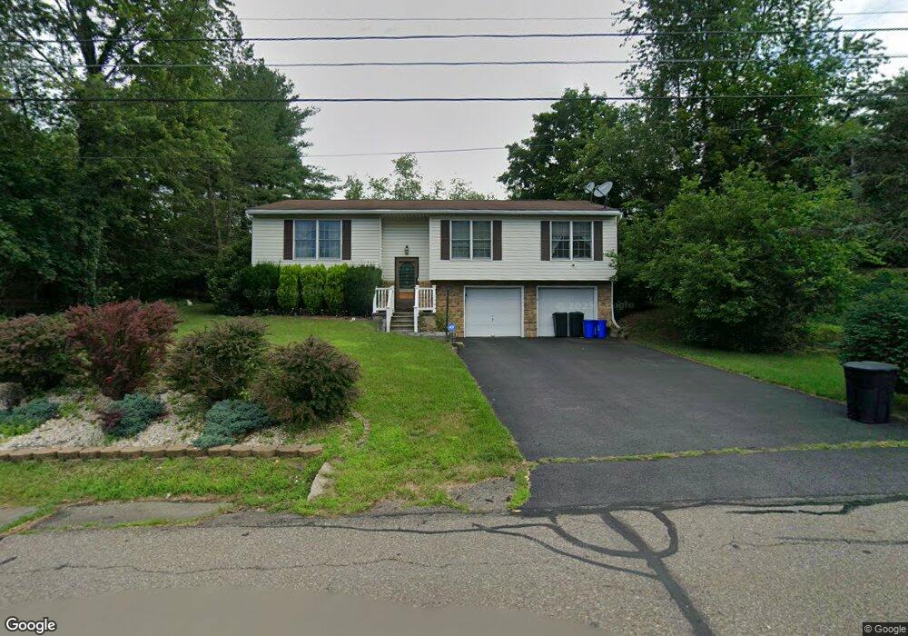 539 E Lawton St, Saint Clair, PA 17970 - photo 1