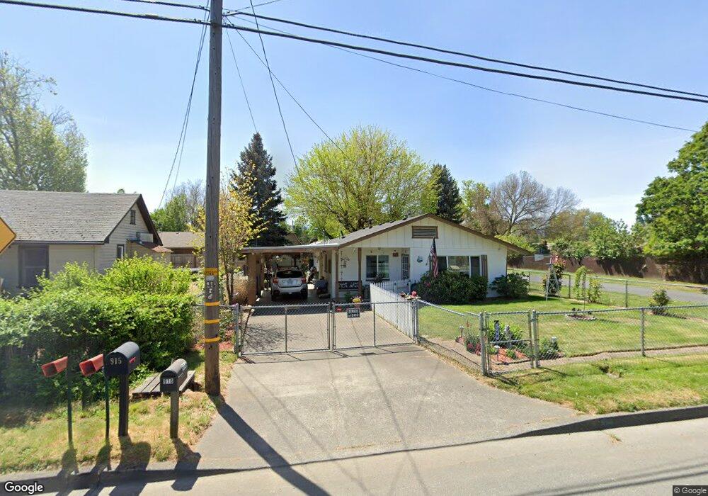 915 SW Bridge St, Grants Pass, OR 97526 - photo 1