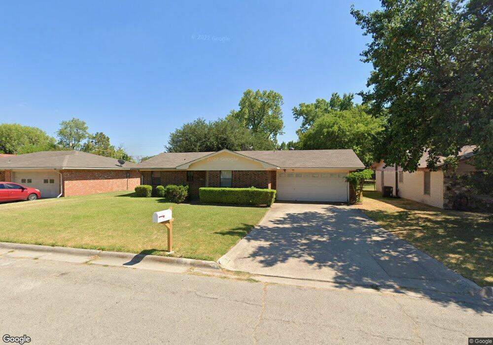 1506 Lynwood St, Gainesville, TX 76240 - photo 1