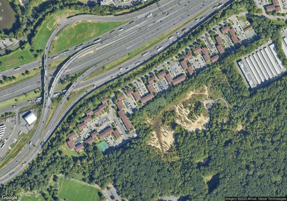 638 Cricket Ln, Woodbridge, NJ 07095 - photo 1