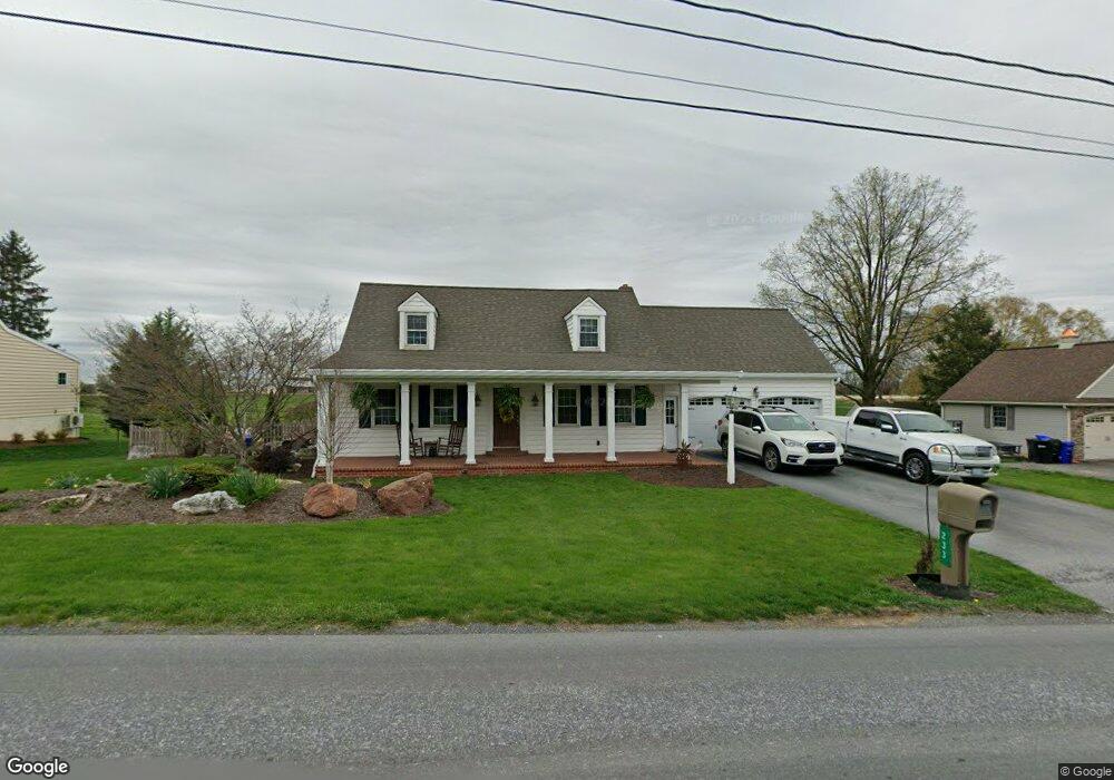 233 W Huyard Rd, New Holland, PA 17557 - photo 1