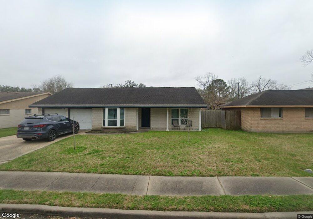 1605 W Dumble St, Alvin, TX 77511 - photo 1