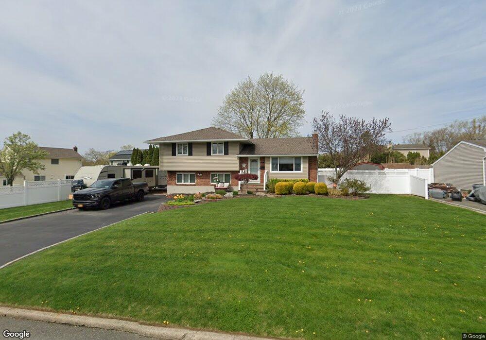 4 Montrose Dr, ComMacK, NY 11725 - photo 1