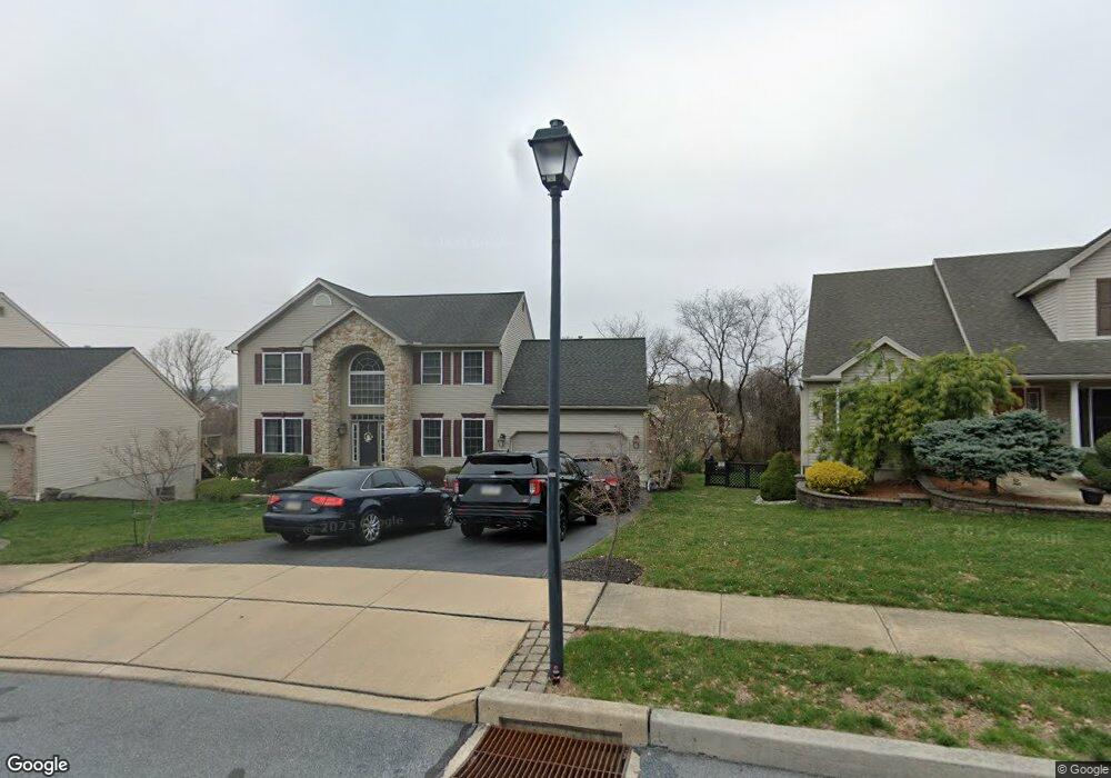 907 Kate Dr, Reading, PA 19608 - photo 1