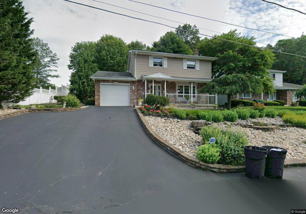 563 Fernwood Ave, Saint Clair, PA 17970 - photo 1