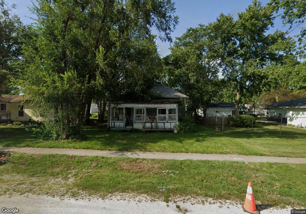 818 E Overton St, Tuscola, IL 61953 - photo 1