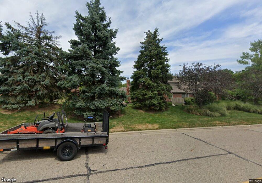 885 White Willow Ln, Columbus, OH 43235 - photo 1