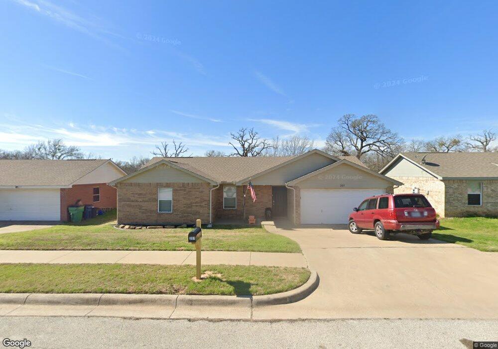207 Dean Ct, Granbury, TX 76049 - photo 1