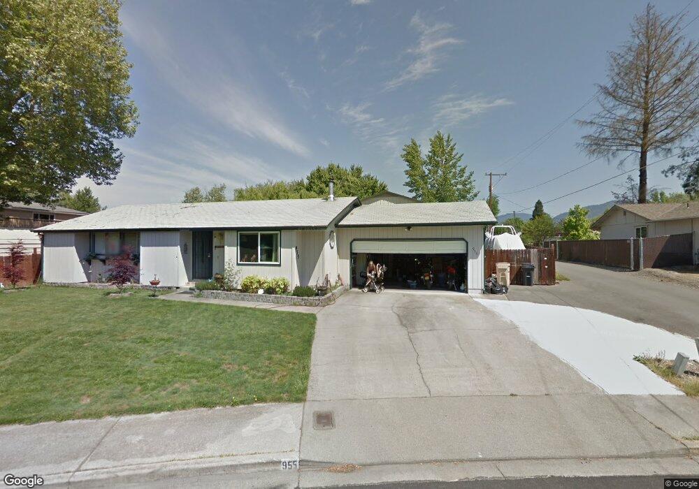 955 SW Central Ave, Grants Pass, OR 97526 - photo 1