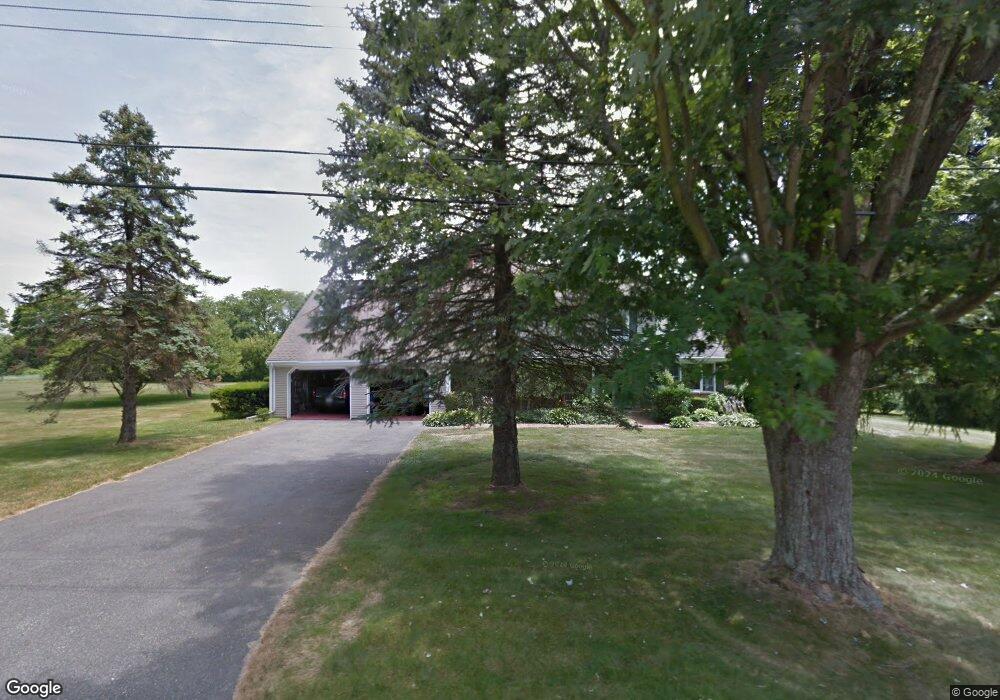 8 Bartlett Rd, Middletown, RI 02842 - photo 1