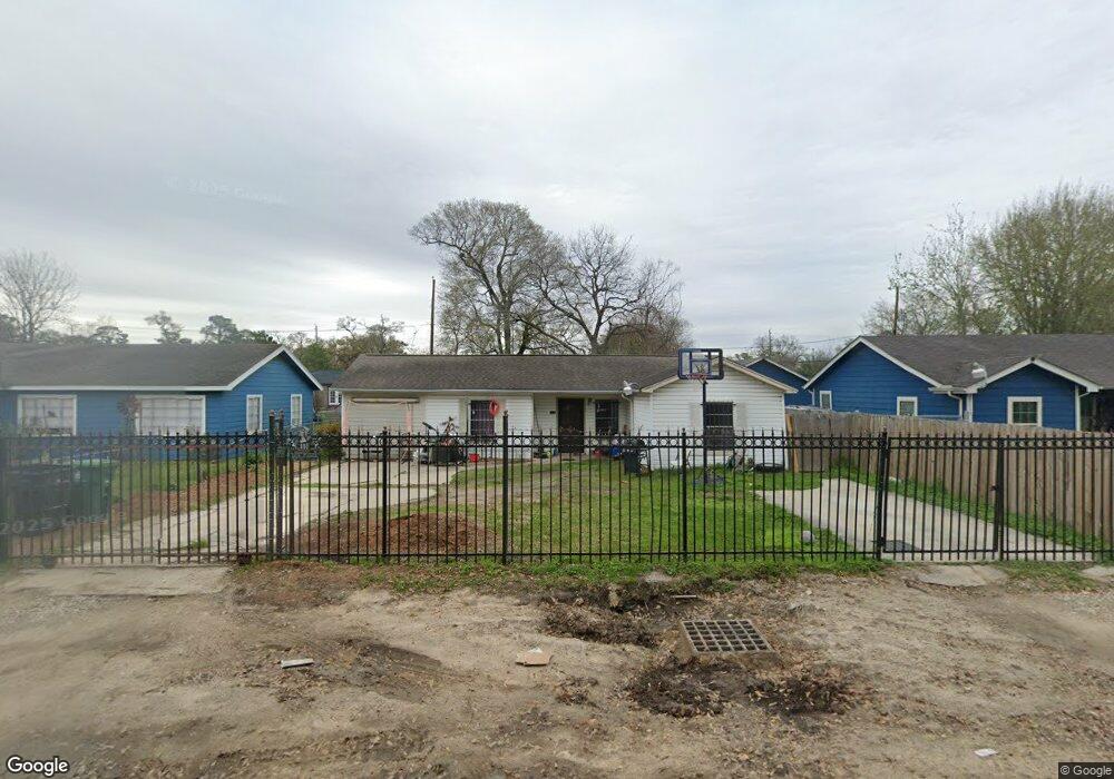605 Wellington St, Houston, TX 77076 - photo 1