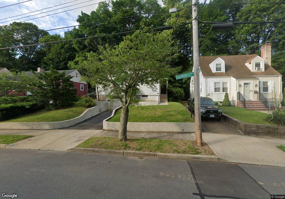 80 Lawncrest Rd, New Haven, CT 06515 - photo 1