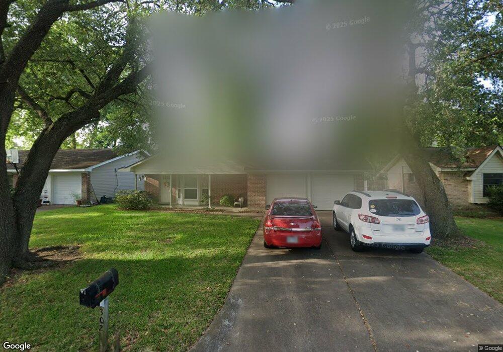 302 Sycamore St, Alvin, TX 77511 - photo 1