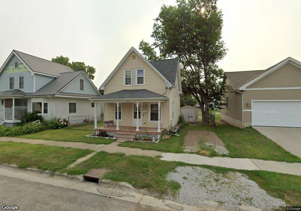 1209 9th St NW, Cedar Rapids, IA 52405 - photo 1
