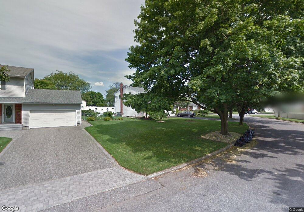 1 Crest Ln, ComMacK, NY 11725 - photo 1