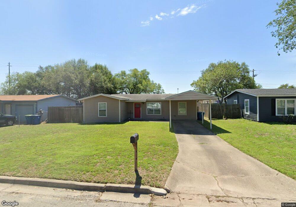 1520 E Corpus Christi St, Beeville, TX 78102 - photo 1