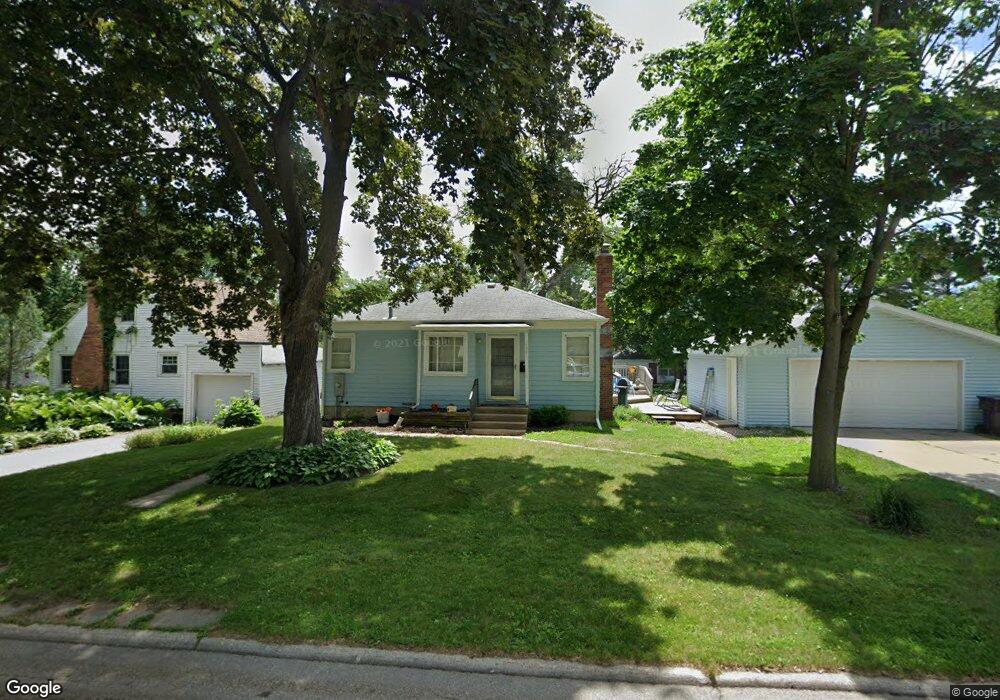 2211 Sunnyside Dr, Cedar Falls, IA 50613 - photo 1