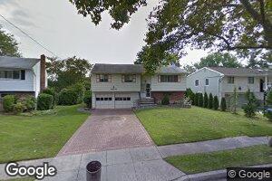 24 Dunhill Rd, New Hyde Park, NY 11040