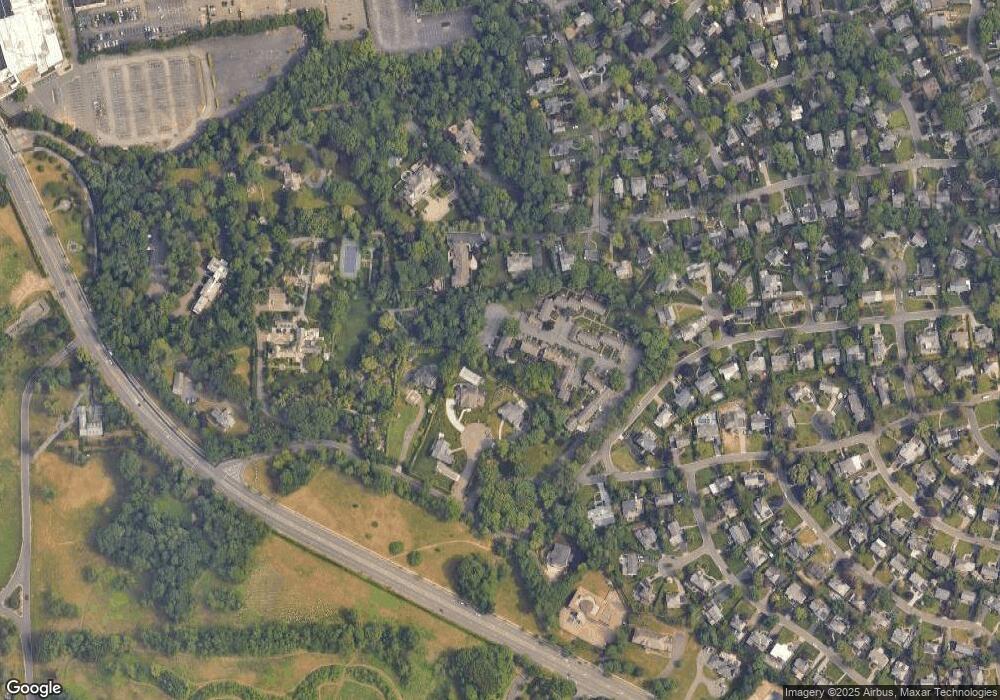 13 Duke of Gloucester, Manhasset, NY 11030 - photo 1