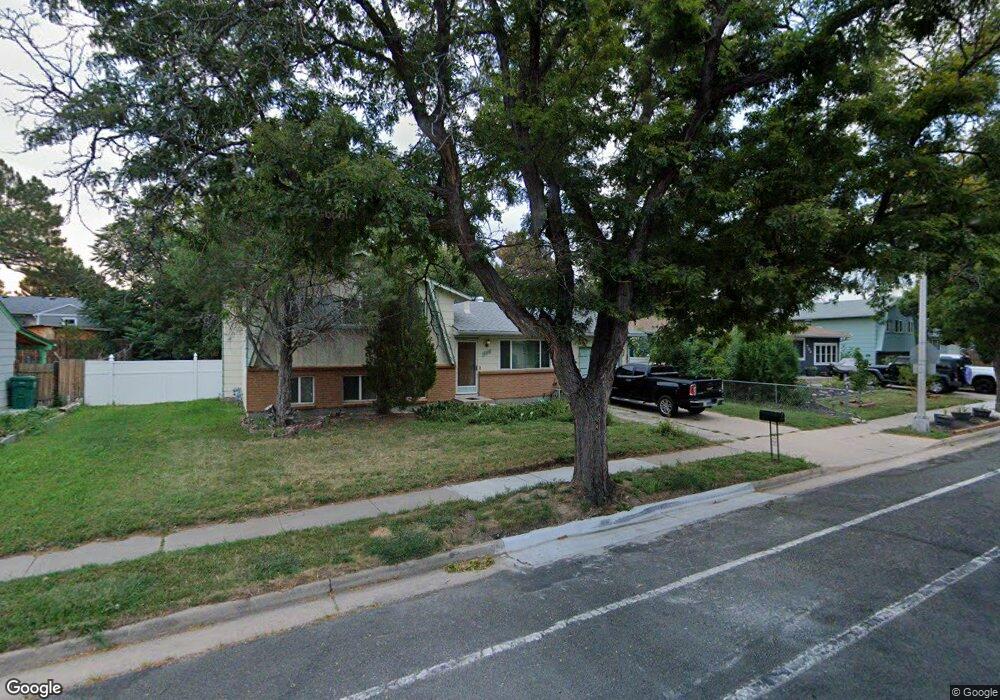 722 S Moline St, Aurora, CO 80012 - photo 1