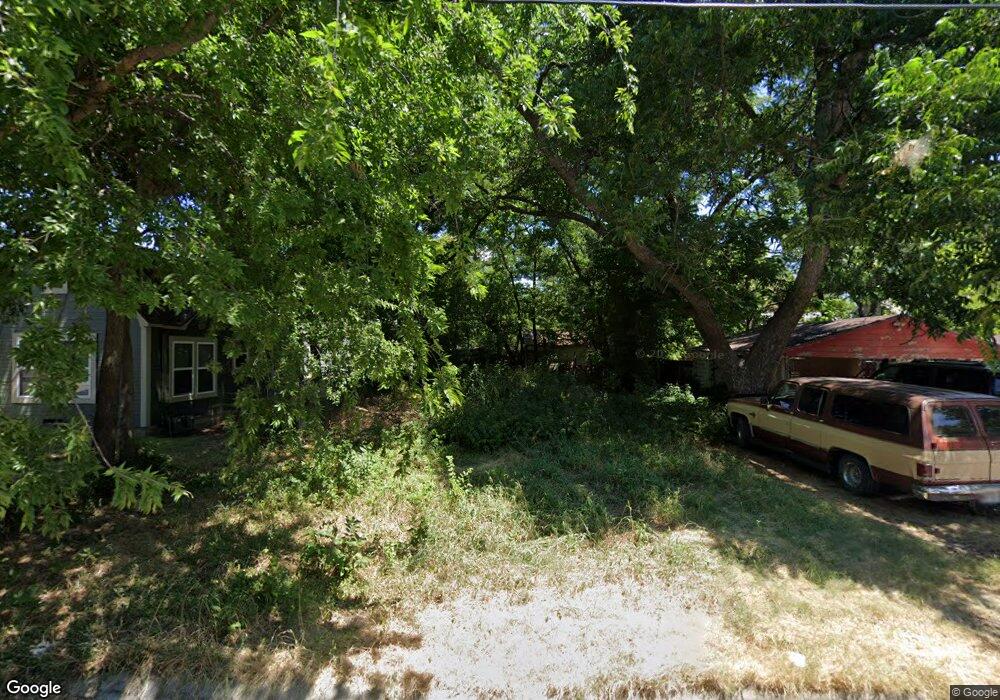 111 Blanton St, Gainesville, TX 76240 - photo 1