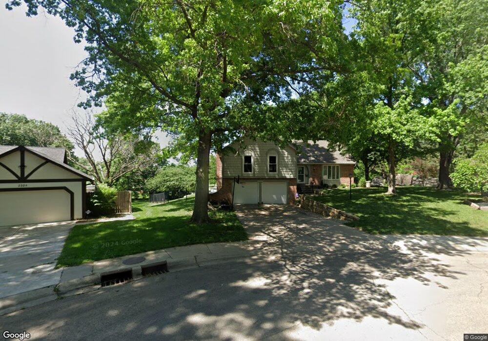 2324 SW 34th St, Topeka, KS 66611 - photo 1