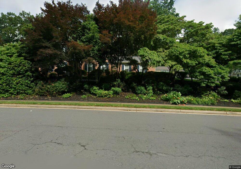 5306 Hampton Forest Way, Fairfax, VA 22030 - photo 1