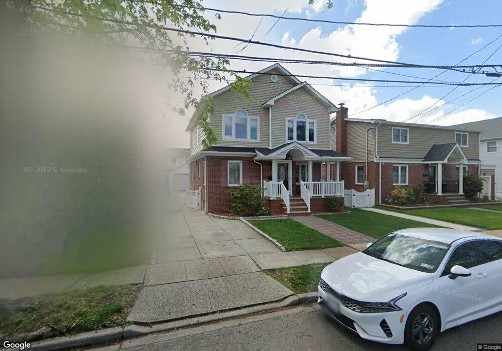 31 Lincoln Ave, New Hyde Park, NY 11040 - photo 1