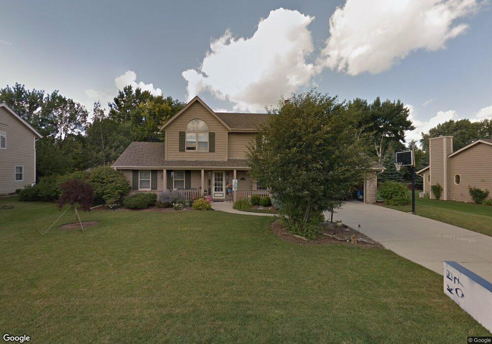 N77W15930 Hunters Ridge Cir, Menomonee Falls, WI 53051 - photo 1