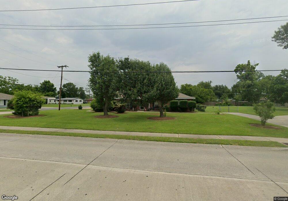 1602 W Sale Rd, Lake Charles, LA 70605 - photo 1