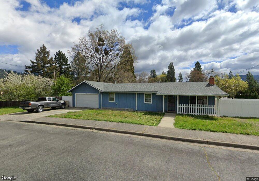 805 NW Fry St, Grants Pass, OR 97526 - photo 1