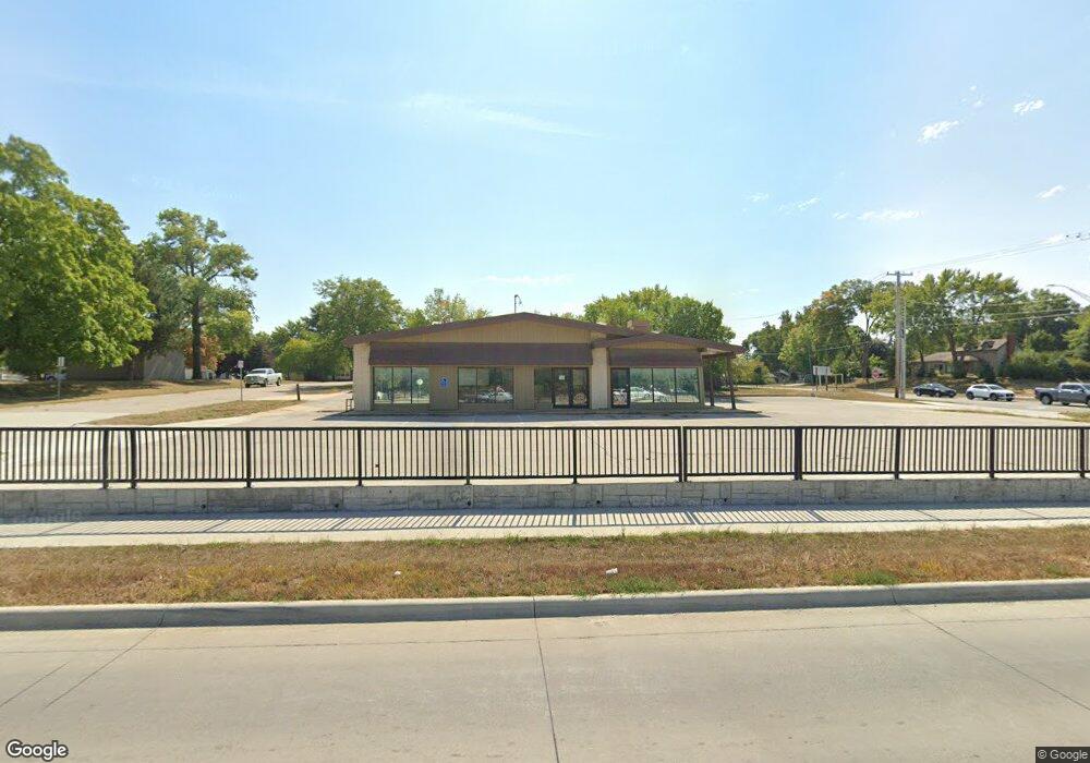 1612 W 1st St, Cedar Falls, IA 50613 - photo 1