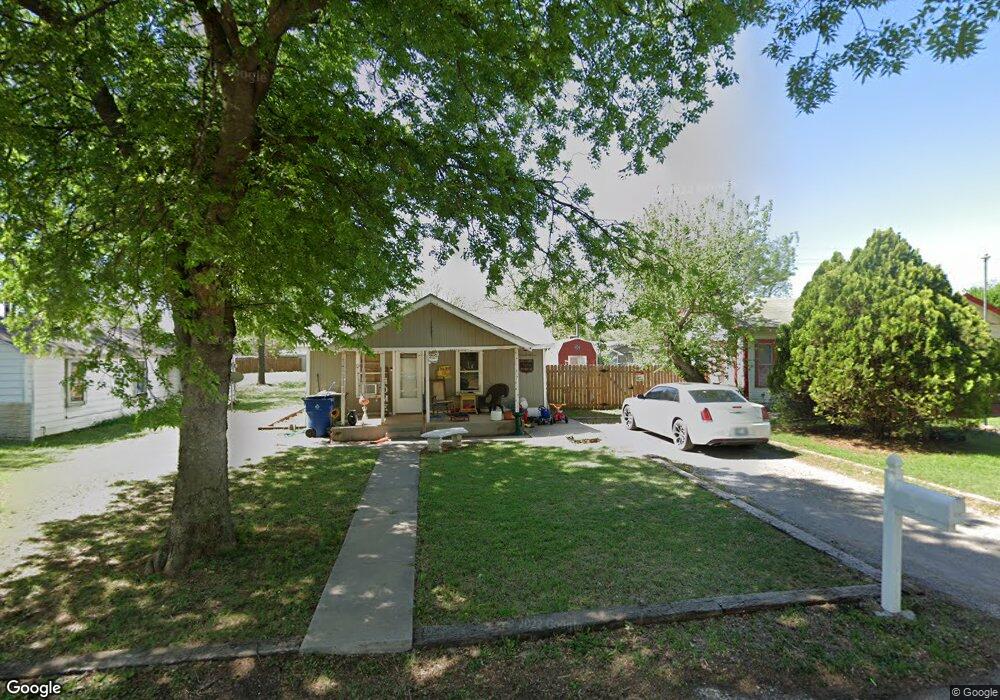 704 W Hackberry Ave, Duncan, OK 73533 - photo 1