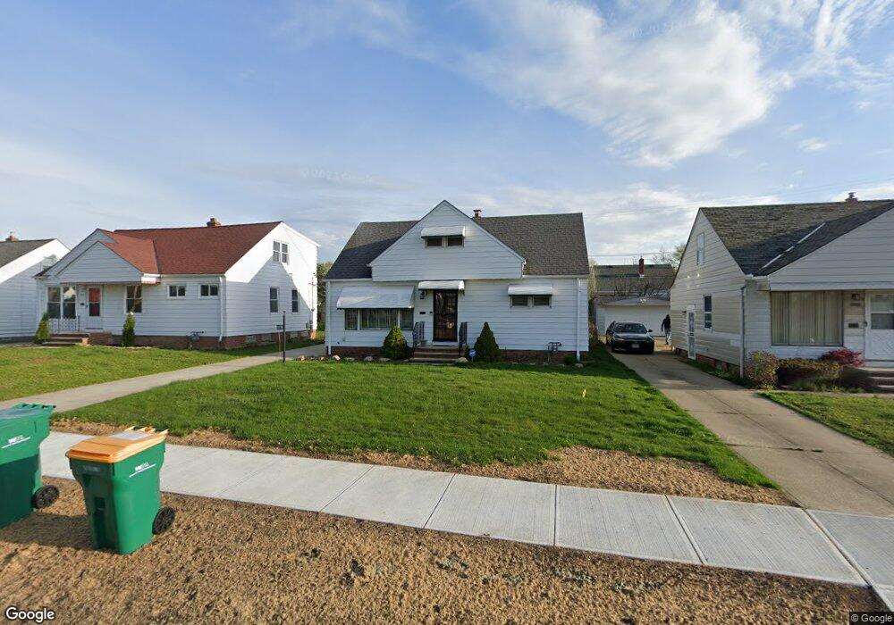 20001 Stockton Ave, Maple Heights, OH 44137 - photo 1