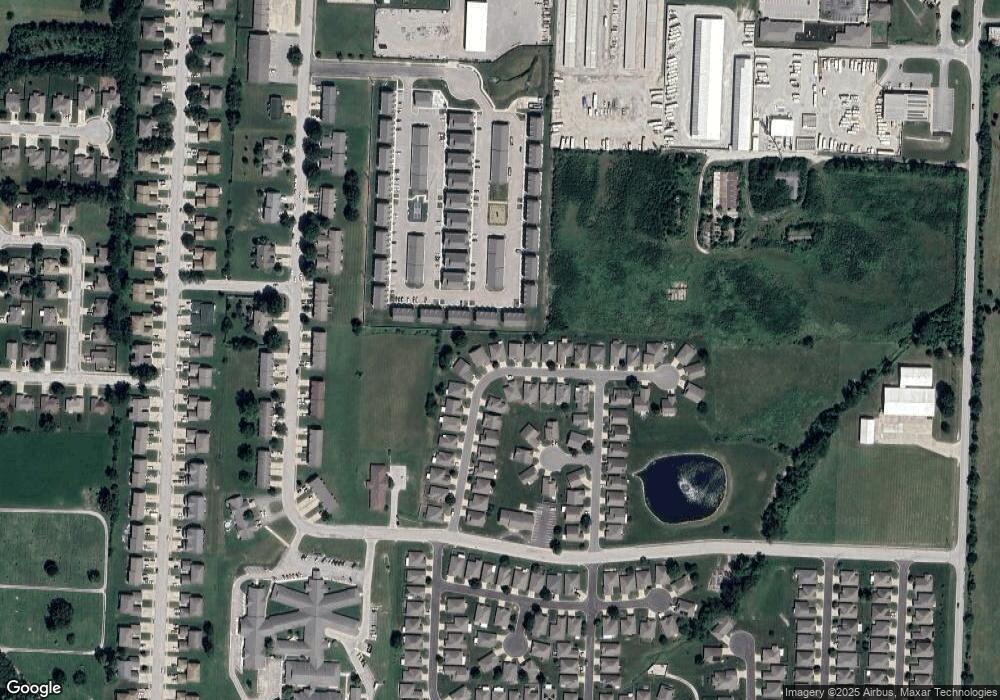 702 E Saturn Dr, Raymore, MO 64083 - photo 1