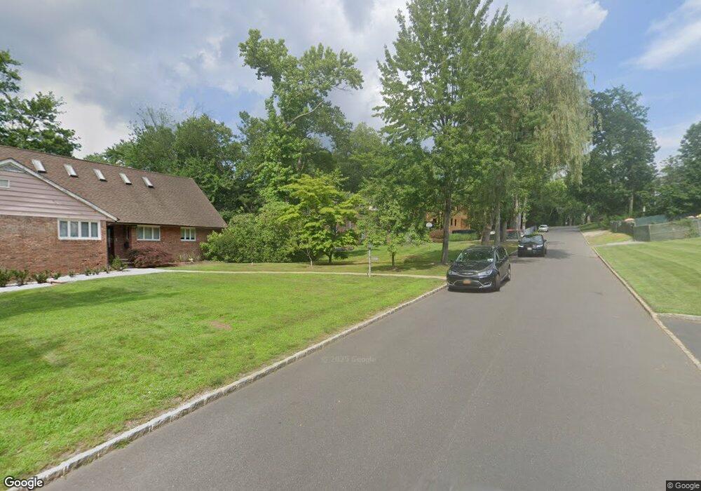 33 Rogers Rd, Great Neck, NY 11024 - photo 1