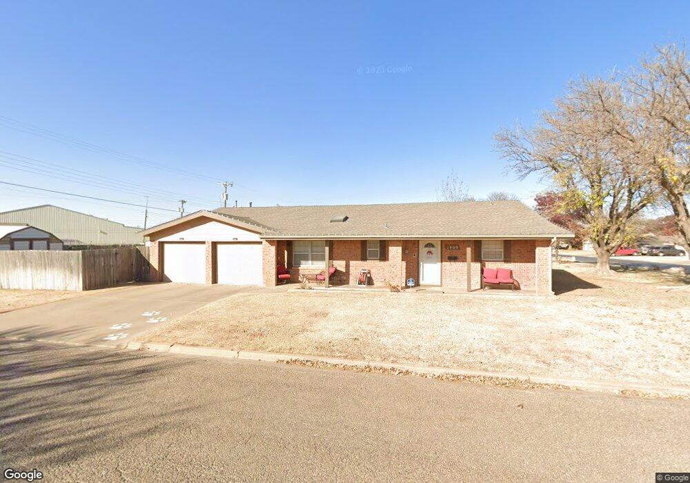 1909 Jefferson St, Plainview, TX 79072 - photo 1