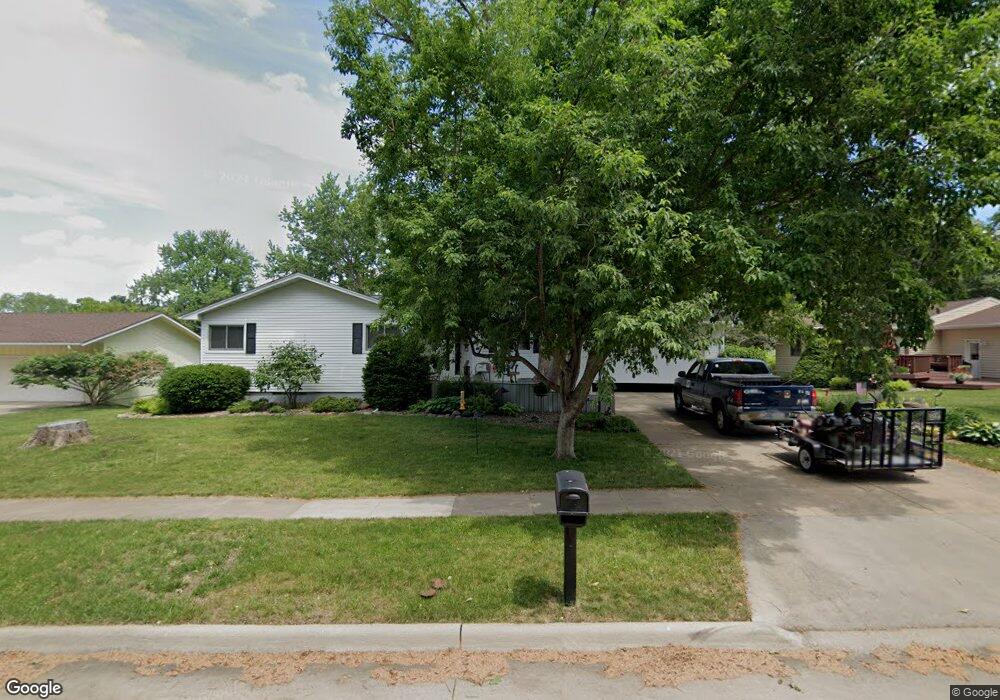 1253 Clark Dr, Cedar Falls, IA 50613 - photo 1