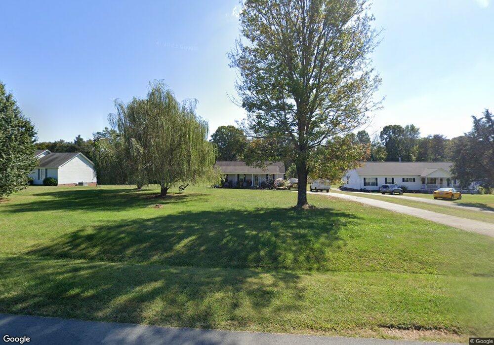 2537 Foxfire Ln, Burlington, NC 27217 - photo 1