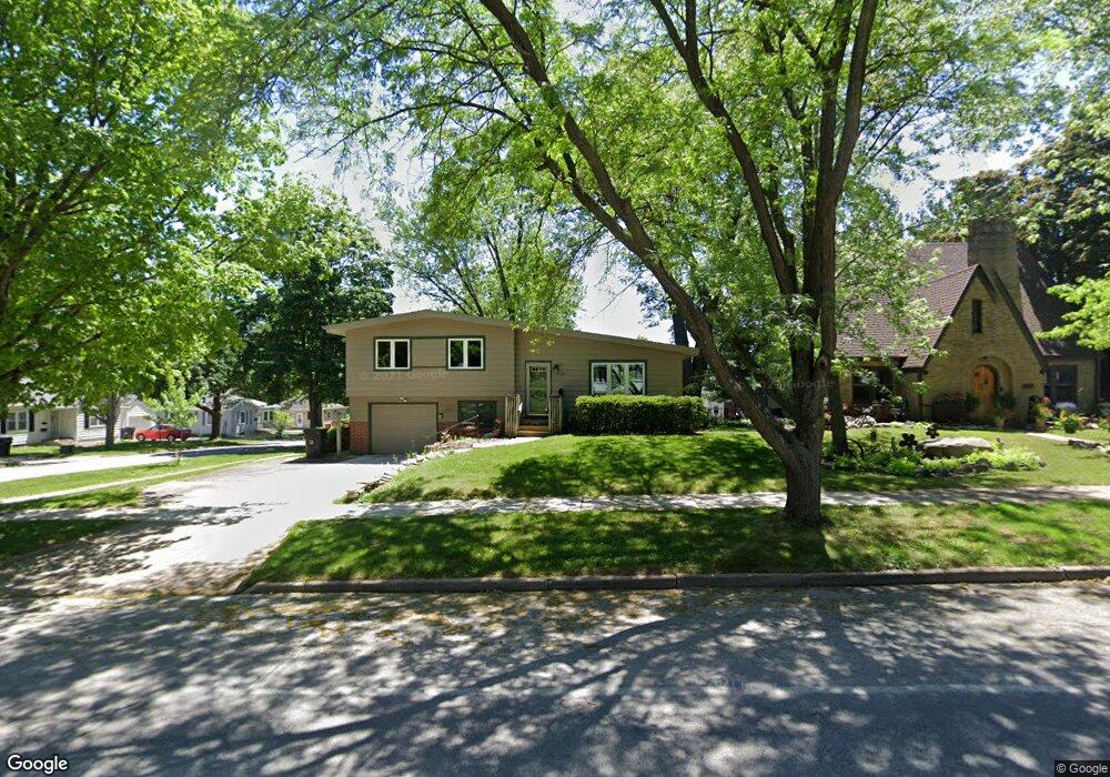 1104 W 2nd St, Cedar Falls, IA 50613 - photo 1